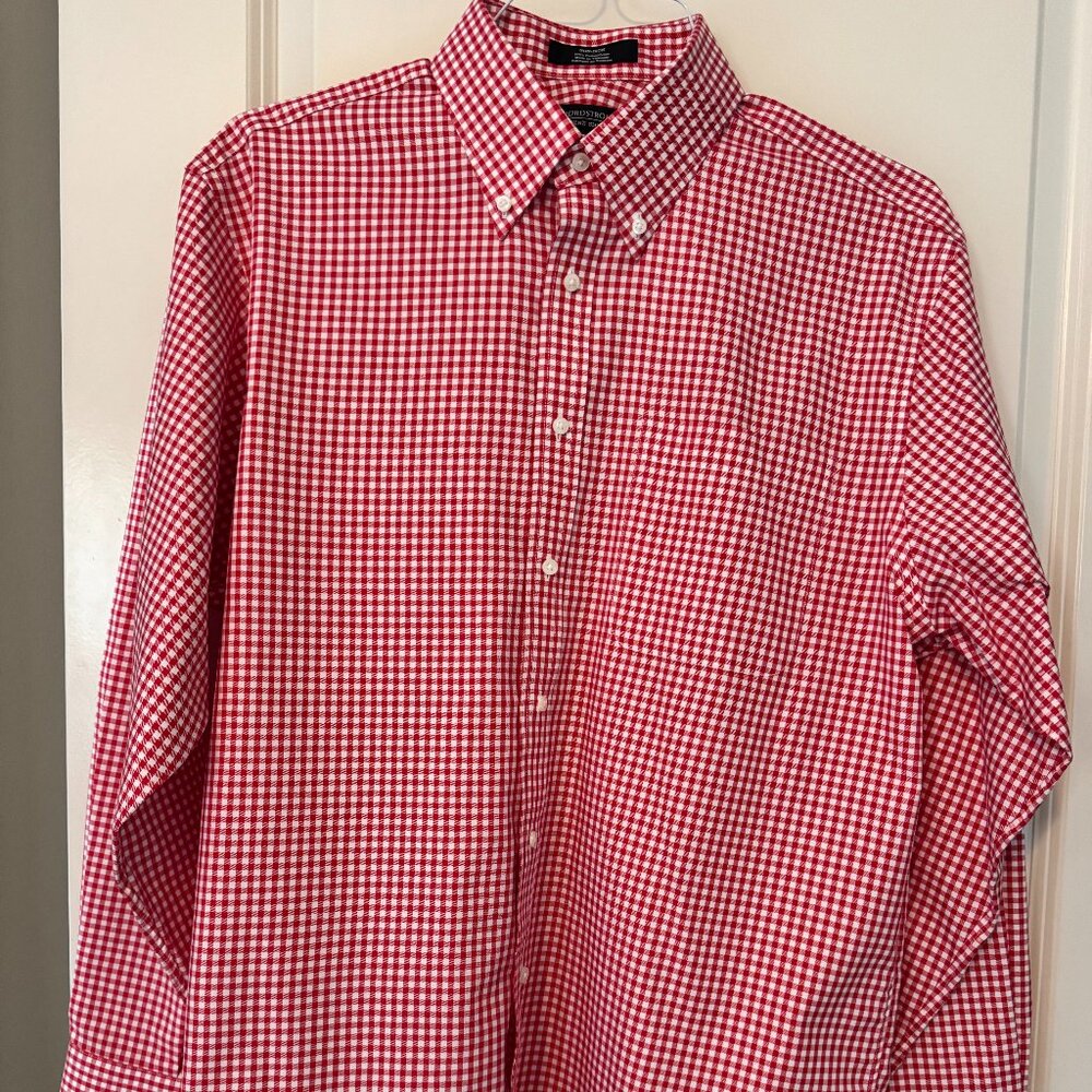 Nordstrom Mens Classic Non-Iron Button Down Shirt 16 1/2" x 35".Like New.